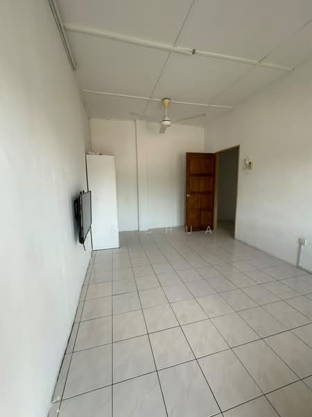 Rumah Bandar untuk Disewa di Taman Sinaran (Balakong) - JS CHUA - Living Room - PropertyGuru.com.my