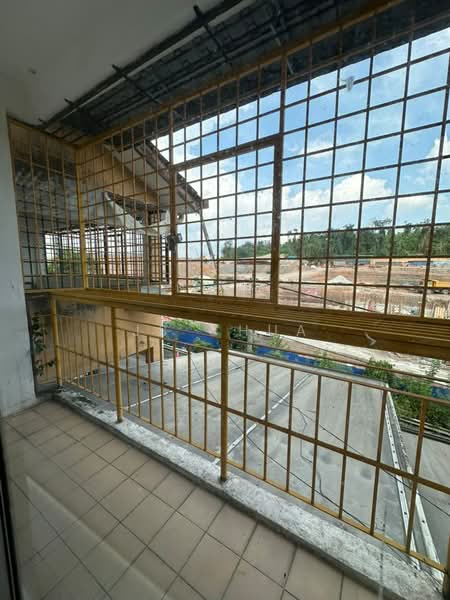 Rumah Bandar untuk Disewa di Taman Sinaran (Balakong) - JS CHUA - Balcony - PropertyGuru.com.my