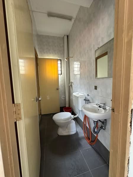 Rumah Bandar untuk Disewa di Taman Sinaran (Balakong) - JS CHUA - Bathroom - PropertyGuru.com.my