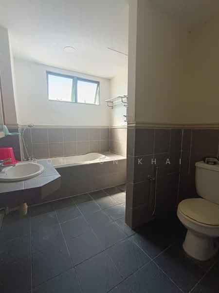 Apartment for Rent at Gold Coast Malacca International Resort - Goh Jun Khai - Bathroom - PropertyGuru.com.my