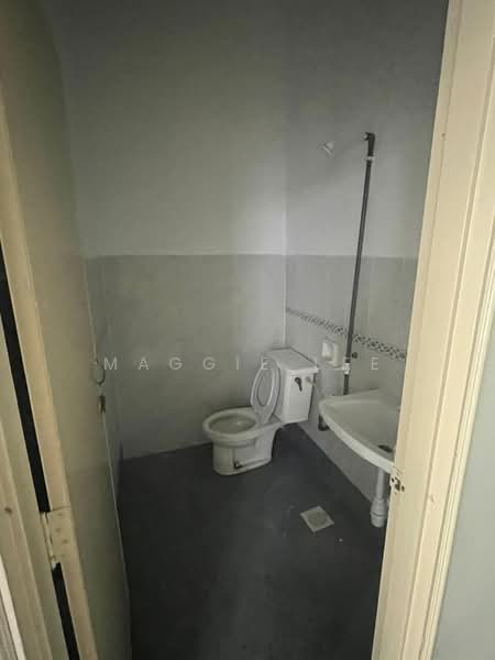 Rumah Teres 1 Tingkat untuk Disewa di Taman Puteri Wangsa (Ulu Tiram) - Maggie Lee - Bathroom - PropertyGuru.com.my