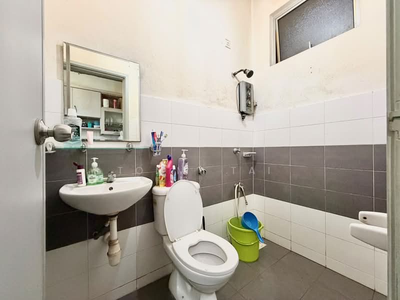 2-storey Terraced House for Sale in Setia Tropika (Johor Bahru) - Tommy Tai - Bathroom - PropertyGuru.com.my