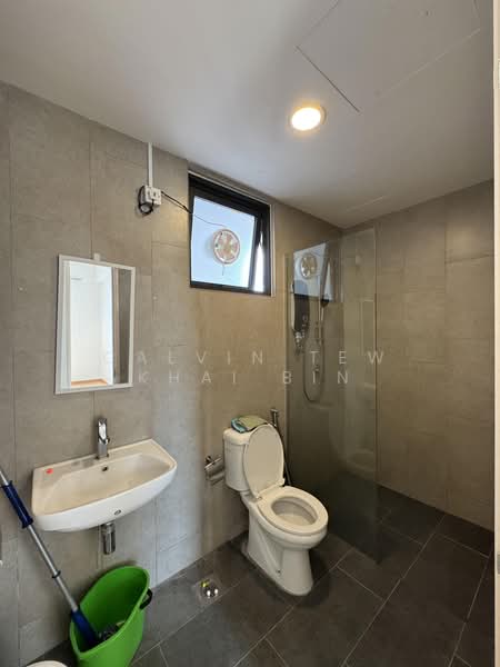 Servis Apartment untuk Disewa di East Parc @ Manjalara - Calvin Tew Khai Bin - Common Bathroom - PropertyGuru.com.my