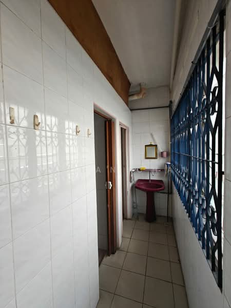 2-storey Terraced House for Sale in Taman Pelangi (Johor Bahru) - Nathan Chan - Corridor - PropertyGuru.com.my