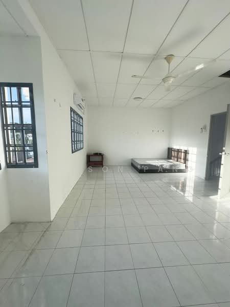 2-storey Terraced House for Sale in Taman Putri Kulai (Kulai) - Jackson Pang - Bedroom - PropertyGuru.com.my