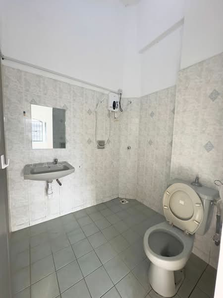 2-storey Terraced House for Sale in Taman Putri Kulai (Kulai) - Jackson Pang - Bathroom - PropertyGuru.com.my