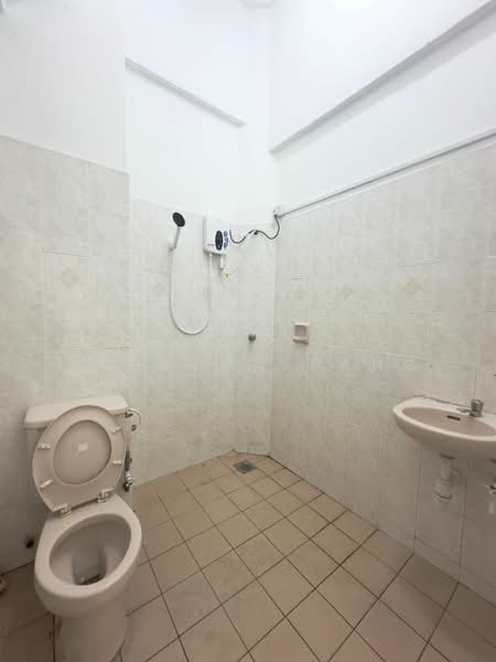 2-storey Terraced House for Sale in Taman Putri Kulai (Kulai) - Jackson Pang - Bathroom - PropertyGuru.com.my