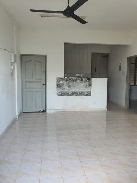 Pangsapuri untuk Dijual di Desa Bistari - Leong . - Living Room - PropertyGuru.com.my