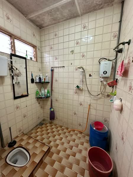1-storey Terraced House for Sale in Taman Ungku Tun Aminah (Skudai) - Iden Tan - Bathroom - PropertyGuru.com.my