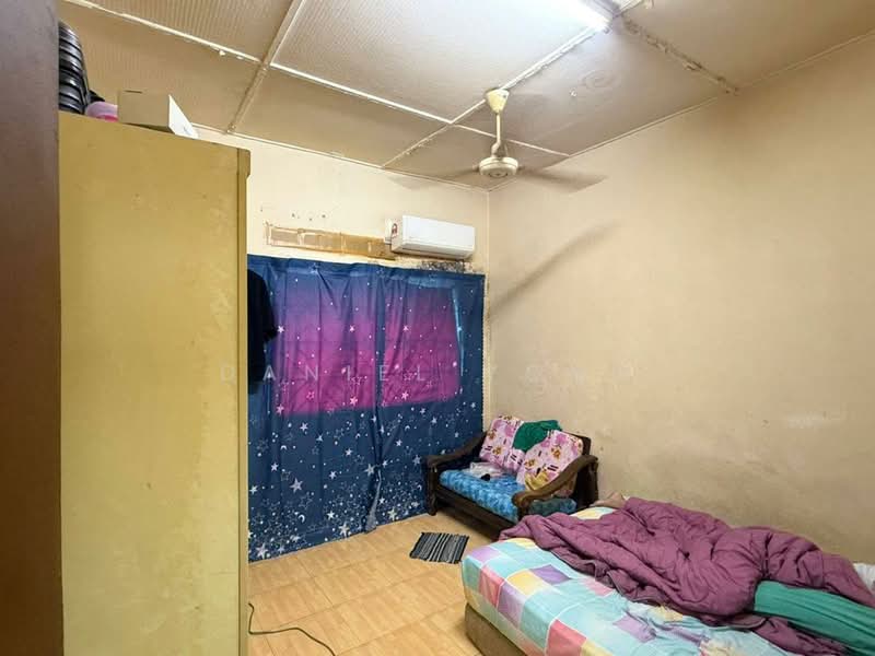 Rumah Teres 2 Tingkat untuk Dijual di Taman Johor Jaya (Johor Bahru) - Daniel Yong - Bedroom - PropertyGuru.com.my