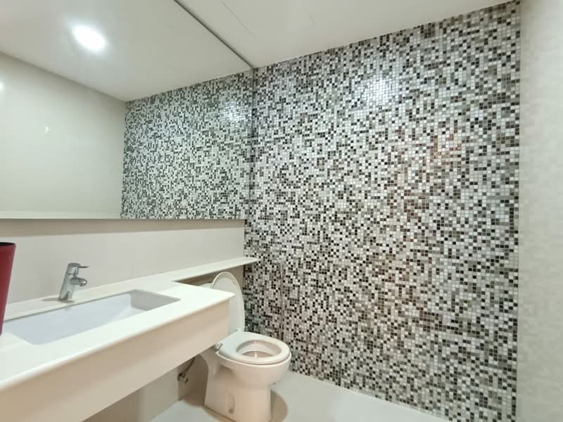 Kondominium untuk Disewa di Verticas Residensi - Ying Ying Koh - Bathroom - PropertyGuru.com.my