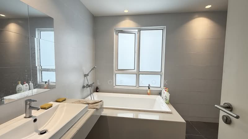 3-storey Terraced House for Sale in Tamansari (Rawang) - Chloe Kok - PropertyGuru.com.my
