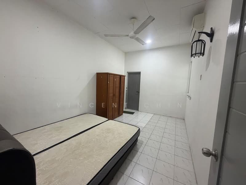 Rumah Teres 1 Tingkat untuk Disewa di Taman Permai Impian (Seremban) - Vincent Chin - Bedroom - PropertyGuru.com.my