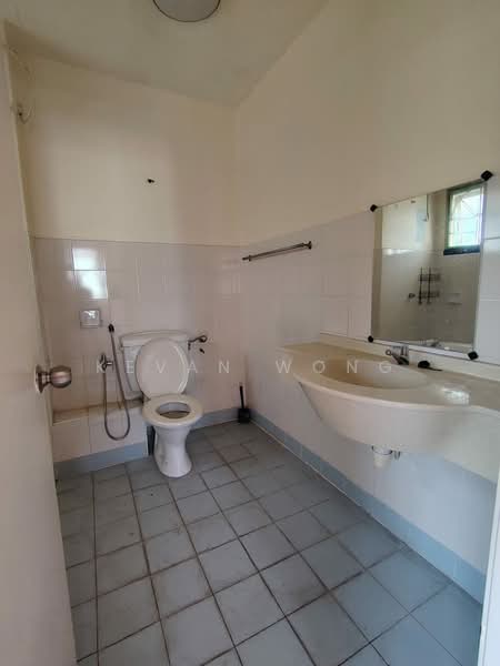 Terraced House for Sale in Taman Bukit Permata (Selayang) - Kevan Wong - Bathroom - PropertyGuru.com.my