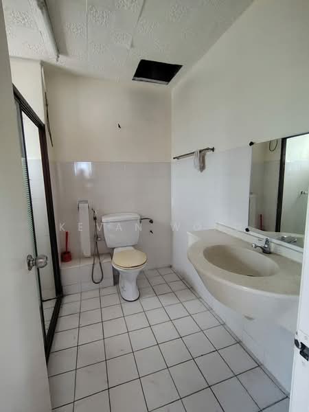 Terraced House for Sale in Taman Bukit Permata (Selayang) - Kevan Wong - Bathroom - PropertyGuru.com.my
