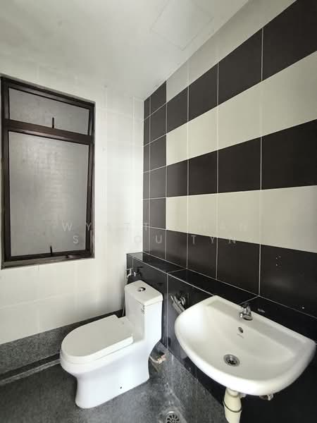 Apartment for Rent at Austin Regency (Pangsapuri Austin Perdana) - Wyatt Chan Shoou Tyn - Bathroom - PropertyGuru.com.my