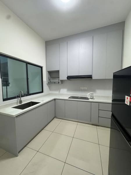 Kondominium untuk Disewa di Brezza Hill - Cindy Jessica - Kitchen - PropertyGuru.com.my