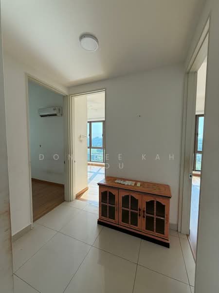 Kondominium untuk Disewa di Lake Point Residence - Don Lee Kah Hou - Corridor - PropertyGuru.com.my
