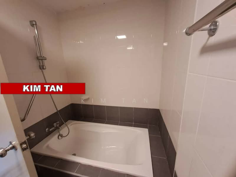 Servis Apartment untuk Disewa di Birch Regency @ Penang Times Square - Kim Tan - Bathroom - PropertyGuru.com.my