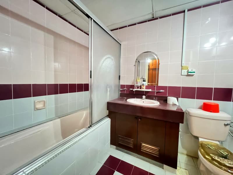 Kondominium untuk Dijual di Sri Alam Condominium - Adaw Zain - Bathroom - PropertyGuru.com.my