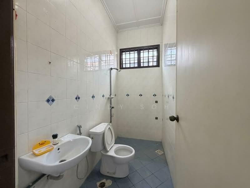 Rumah Teres 2 Tingkat untuk Dijual di Taman Molek (Johor Bahru) - Cindy Soh - Bathroom - PropertyGuru.com.my