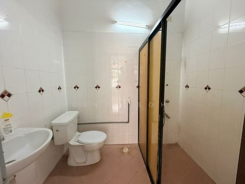 Rumah Teres 2 Tingkat untuk Dijual di Taman Molek (Johor Bahru) - Cindy Soh - Bathroom - PropertyGuru.com.my