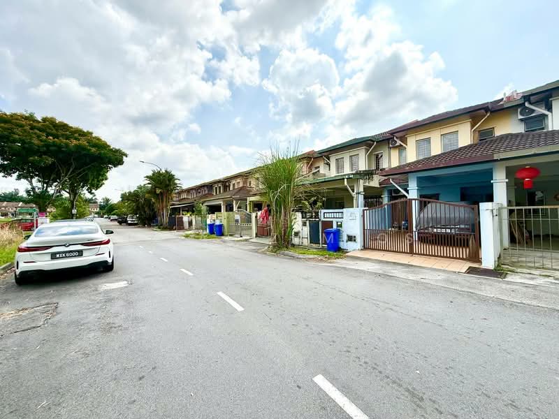 Terraced House for Sale in Seksyen 32, Kemuning Green Ville (Shah Alam) - Izzat Zamros - Exterior - PropertyGuru.com.my