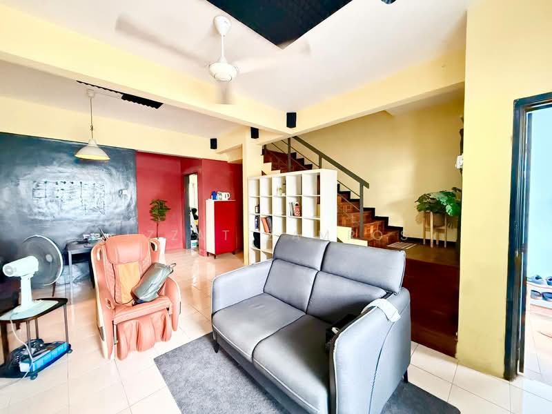 Terraced House for Sale in Seksyen 32, Kemuning Green Ville (Shah Alam) - Izzat Zamros - Living Room - PropertyGuru.com.my