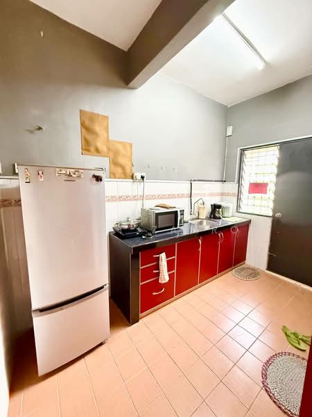 Terraced House for Sale in Seksyen 32, Kemuning Green Ville (Shah Alam) - Izzat Zamros - Kitchen - PropertyGuru.com.my