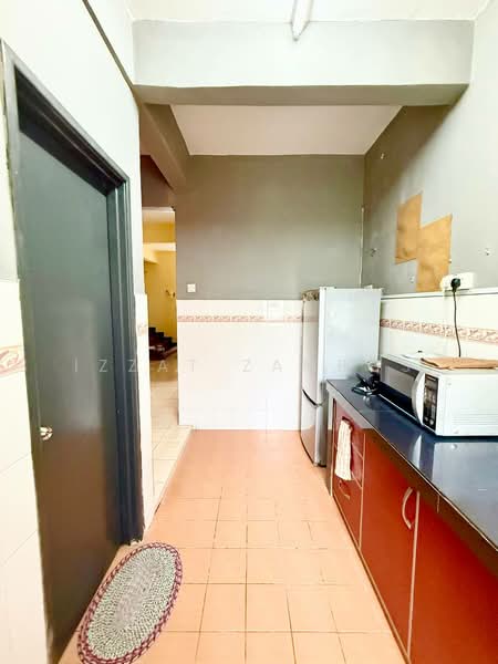 Terraced House for Sale in Seksyen 32, Kemuning Green Ville (Shah Alam) - Izzat Zamros - Kitchen - PropertyGuru.com.my