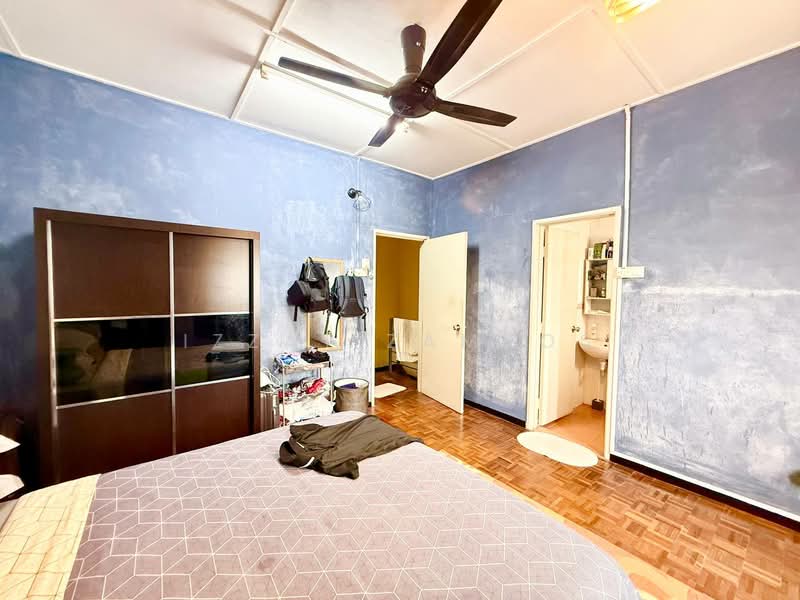 Terraced House for Sale in Seksyen 32, Kemuning Green Ville (Shah Alam) - Izzat Zamros - Bedroom - PropertyGuru.com.my