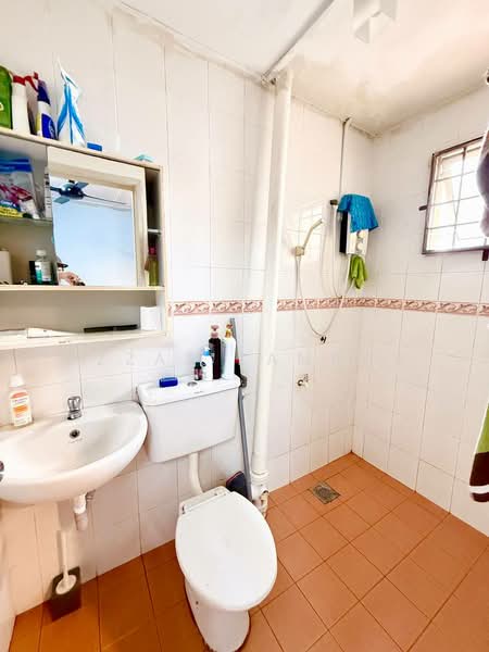 Terraced House for Sale in Seksyen 32, Kemuning Green Ville (Shah Alam) - Izzat Zamros - Bathroom - PropertyGuru.com.my