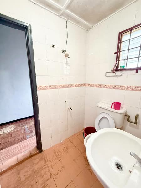 Terraced House for Sale in Seksyen 32, Kemuning Green Ville (Shah Alam) - Izzat Zamros - Bathroom - PropertyGuru.com.my