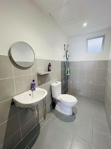 Service Residence for Sale at Kita Impian @ Cybersouth - Hawa Ibrahim - Bathroom - PropertyGuru.com.my