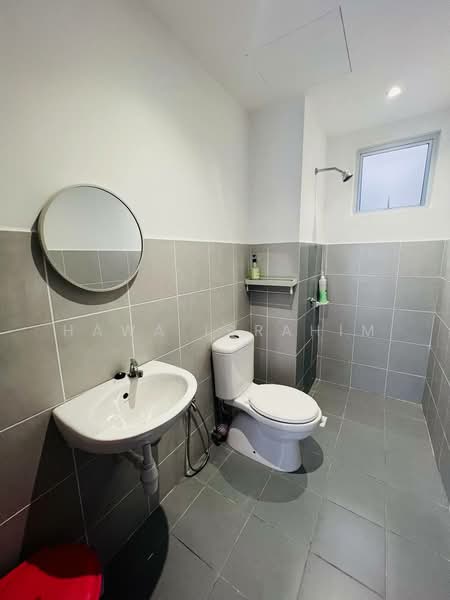 Service Residence for Sale at Kita Impian @ Cybersouth - Hawa Ibrahim - Bathroom - PropertyGuru.com.my