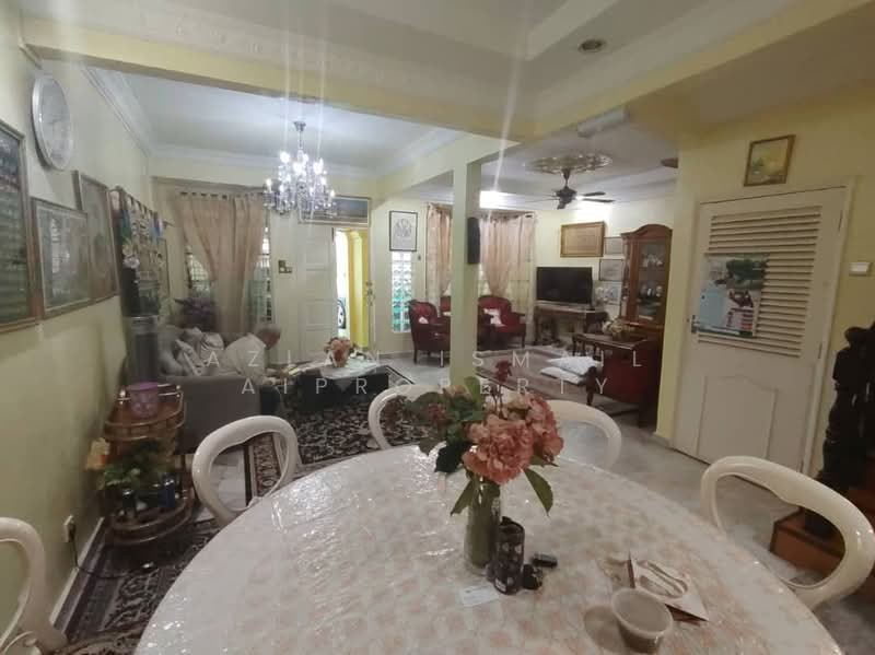 2-storey Terraced House for Sale in Bandar Baru Uda (Johor Bahru) - Azlan Ismail aiproperty - Living Room - PropertyGuru.com.my