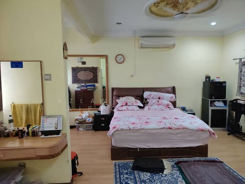 2-storey Terraced House for Sale in Bandar Baru Uda (Johor Bahru) - Azlan Ismail aiproperty - Bedroom - PropertyGuru.com.my