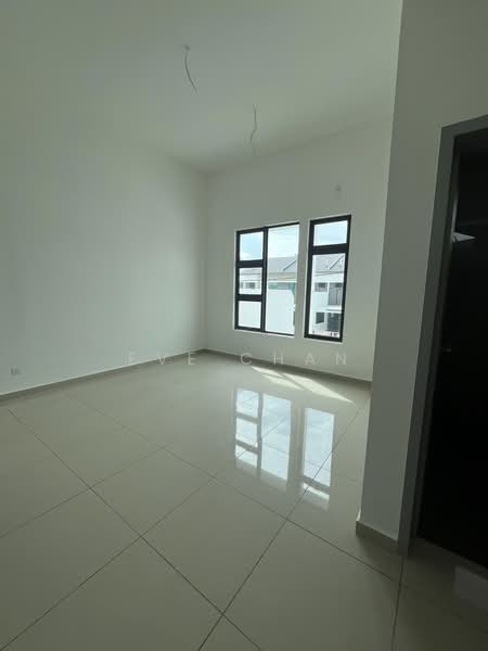 2-storey Terraced House for Rent in Kampung Sentosa Barat (Pasir Gudang) - Eve Chan - Master bedroom - PropertyGuru.com.my