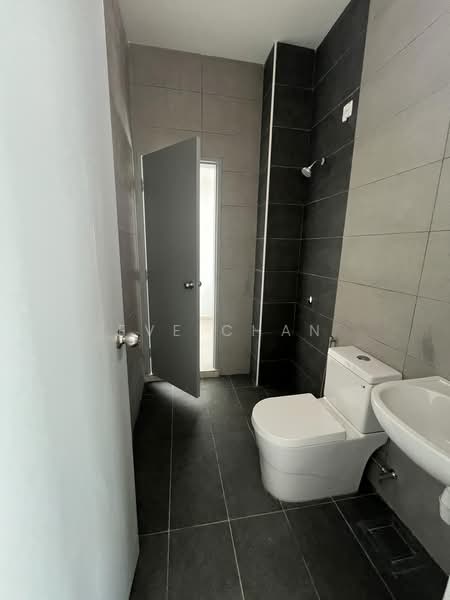 2-storey Terraced House for Rent in Kampung Sentosa Barat (Pasir Gudang) - Eve Chan - Bathroom - PropertyGuru.com.my