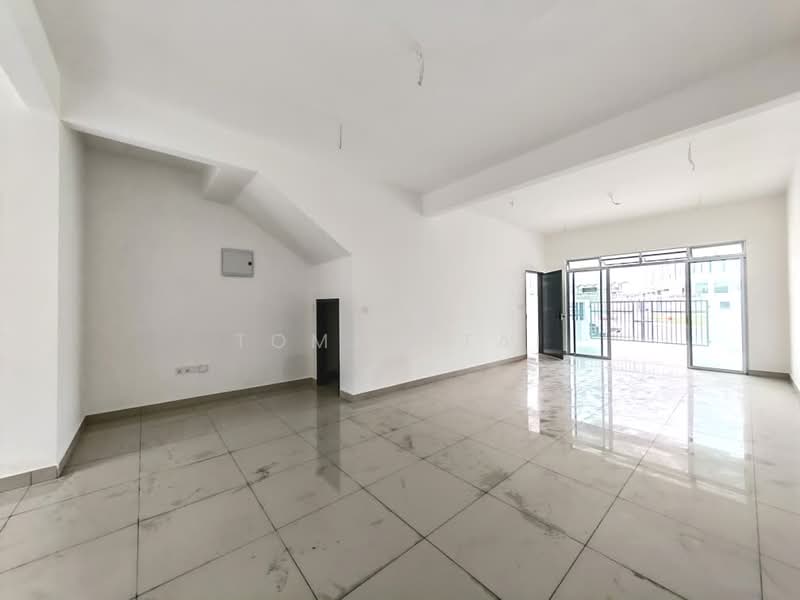 2-storey Terraced House for Sale in Bandar Dato Onn (Tebrau) - Tommy Tai - Living Room - PropertyGuru.com.my