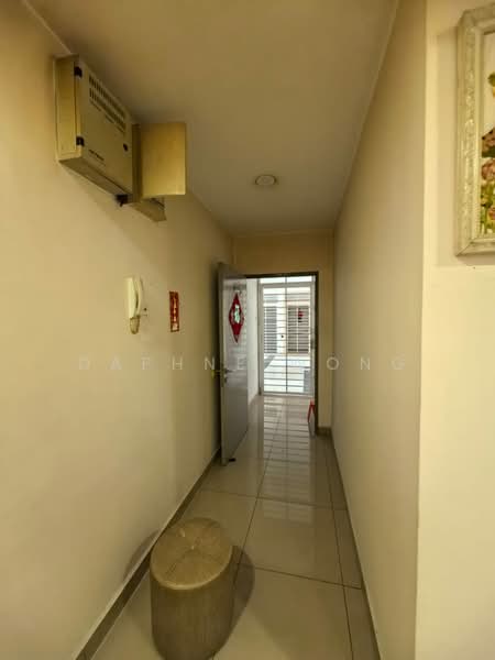 Kondominium untuk Dijual di Palace Court (Sri Istana) - Daphne Wong - Corridor - PropertyGuru.com.my