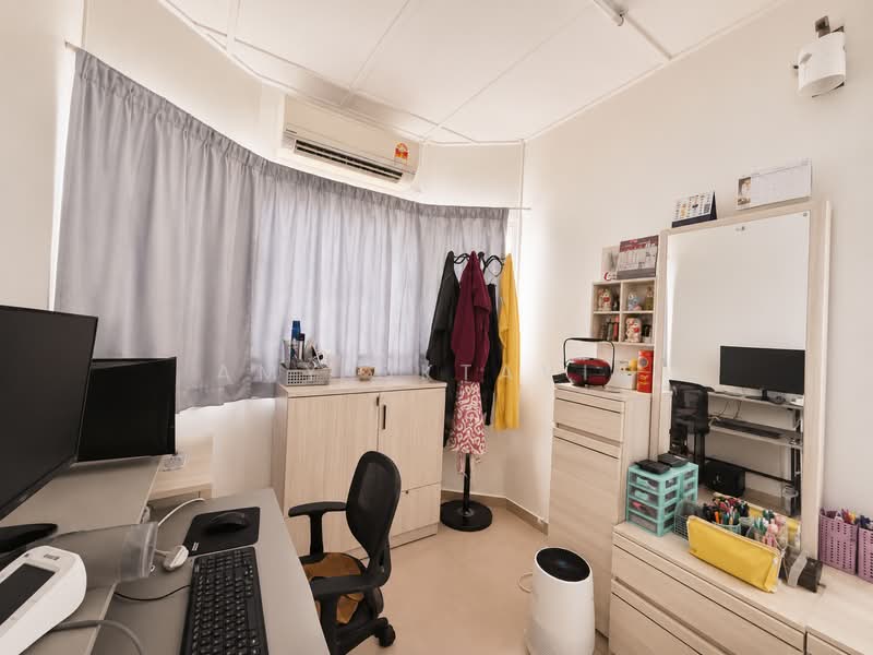Rumah Teres 2 Tingkat untuk Dijual di Seksyen 8 (Shah Alam) - Amy Oktavia - Study - PropertyGuru.com.my