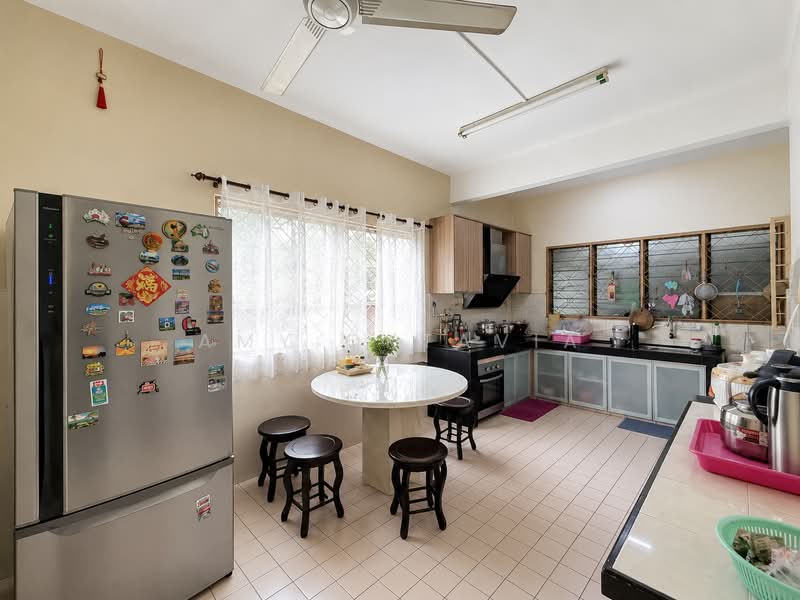 Rumah Teres 2 Tingkat untuk Dijual di Seksyen 8 (Shah Alam) - Amy Oktavia - Kitchen - PropertyGuru.com.my