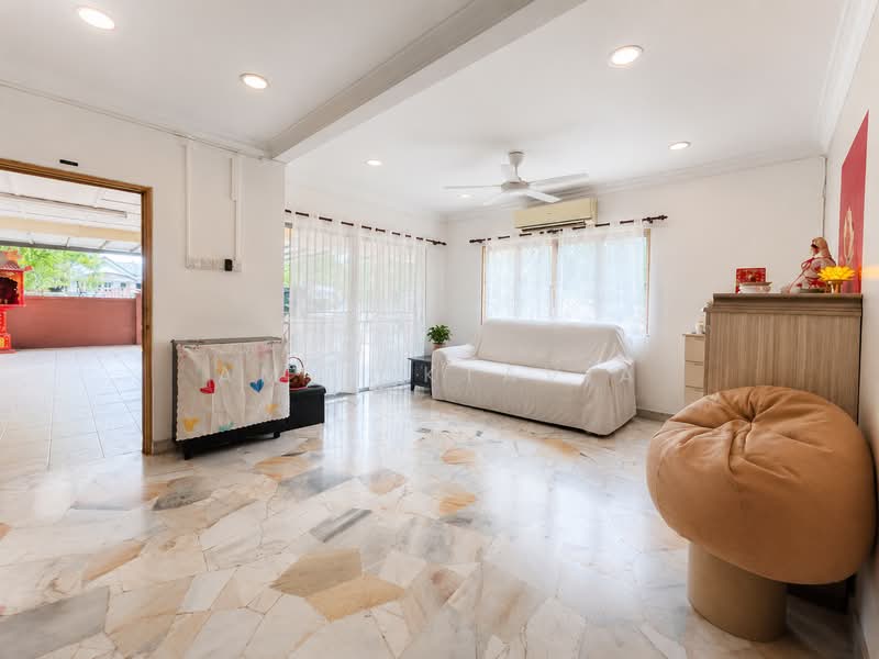 Rumah Teres 2 Tingkat untuk Dijual di Seksyen 8 (Shah Alam) - Amy Oktavia - Living Room - PropertyGuru.com.my