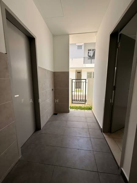 Rumah Teres 2 Tingkat untuk Dijual di Taman Sejati (Klang) - Farah Izzati - Corridor - PropertyGuru.com.my