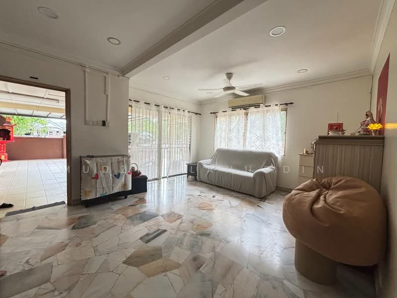 Rumah Teres 2 Tingkat untuk Dijual di Seksyen 8 (Shah Alam) - Mudz Salahuddin - Living Room - PropertyGuru.com.my