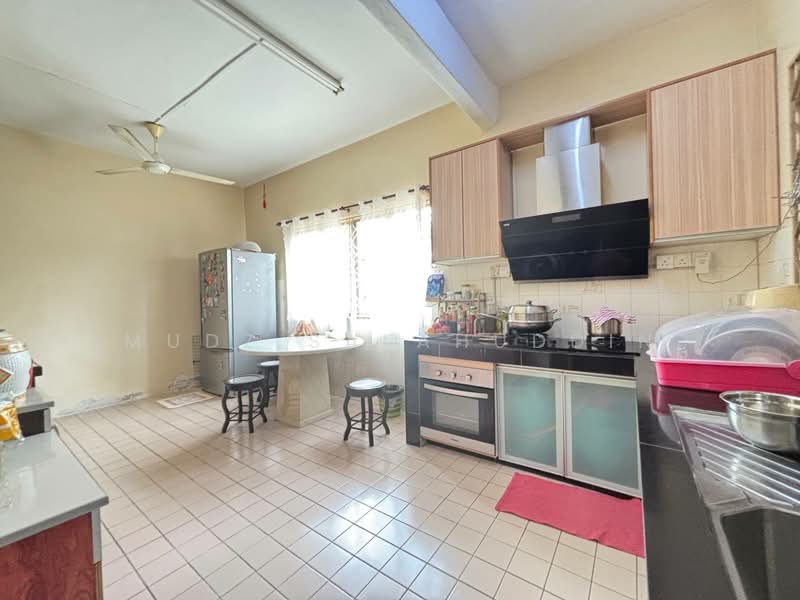 Rumah Teres 2 Tingkat untuk Dijual di Seksyen 8 (Shah Alam) - Mudz Salahuddin - Kitchen - PropertyGuru.com.my