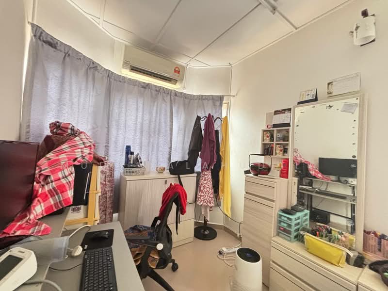 Rumah Teres 2 Tingkat untuk Dijual di Seksyen 8 (Shah Alam) - Mudz Salahuddin - Bedroom - PropertyGuru.com.my