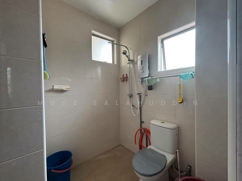 Rumah Teres 2 Tingkat untuk Dijual di Seksyen 8 (Shah Alam) - Mudz Salahuddin - Bathroom - PropertyGuru.com.my