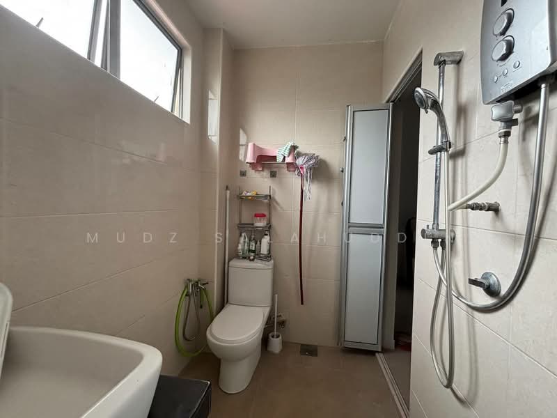 Rumah Teres 2 Tingkat untuk Dijual di Seksyen 8 (Shah Alam) - Mudz Salahuddin - Bathroom - PropertyGuru.com.my